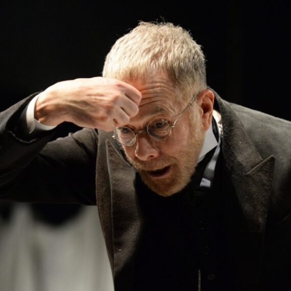 il berretto a sonagli con Gabriele Lavia