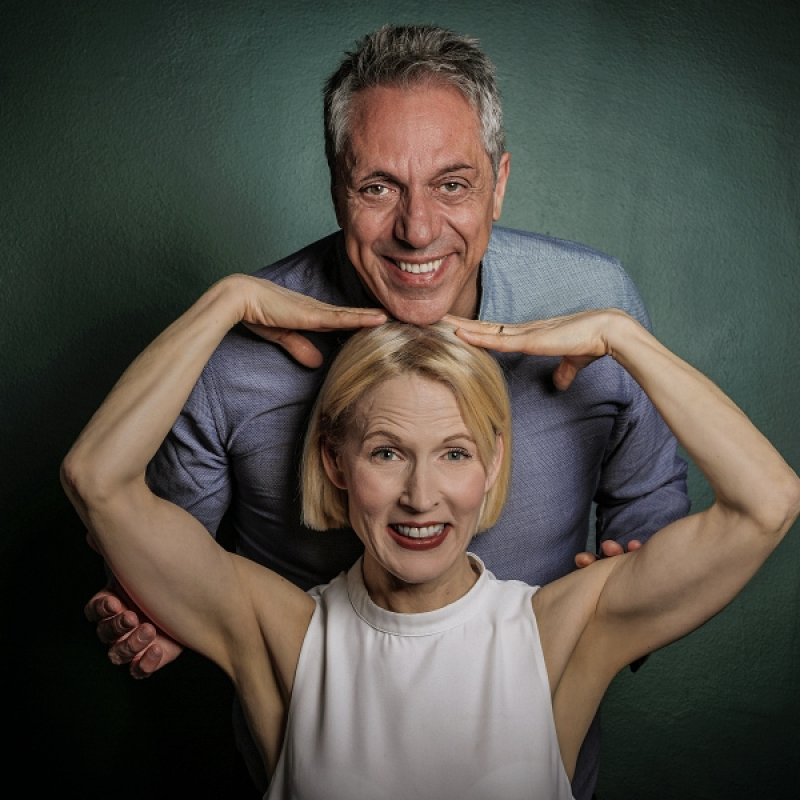Come sei bella stasera con Gaia De Laurentiis e Max Pisu. Distribuzione Essevuteatro